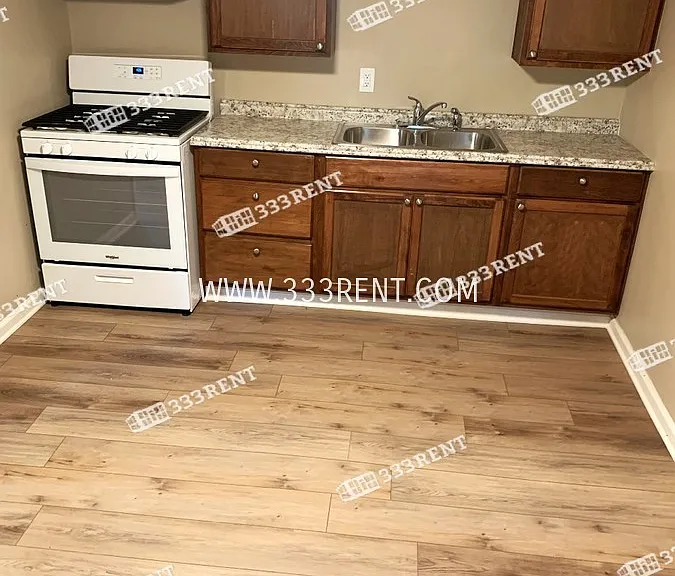 2931 NE Jewett St #4 — Photo 2