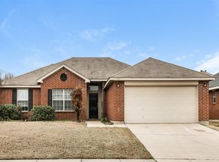 915 Joshua Dr, Burleson, TX 76028