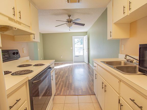 4th image of 1103 Cypress Gardens Blvd APT 6