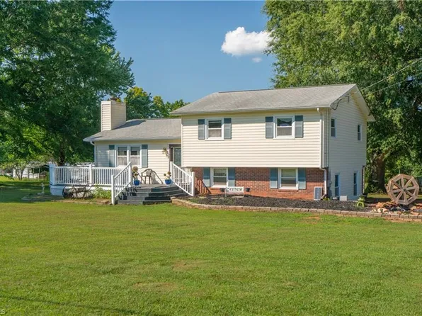 6549 Doral Dr, Tobaccoville, NC 27050