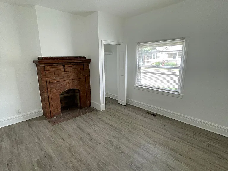 2022 Leo St — Photo 6