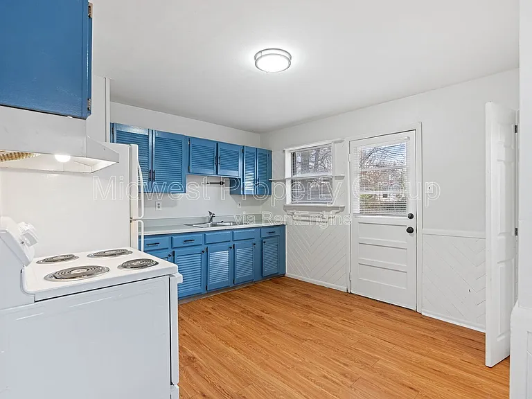 1414 E Pitman Ave — Photo 3