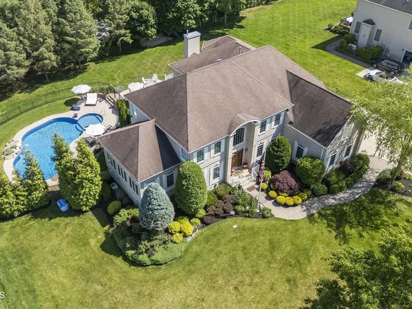 26 Whirlaway Drive, Tinton Falls, NJ 07724