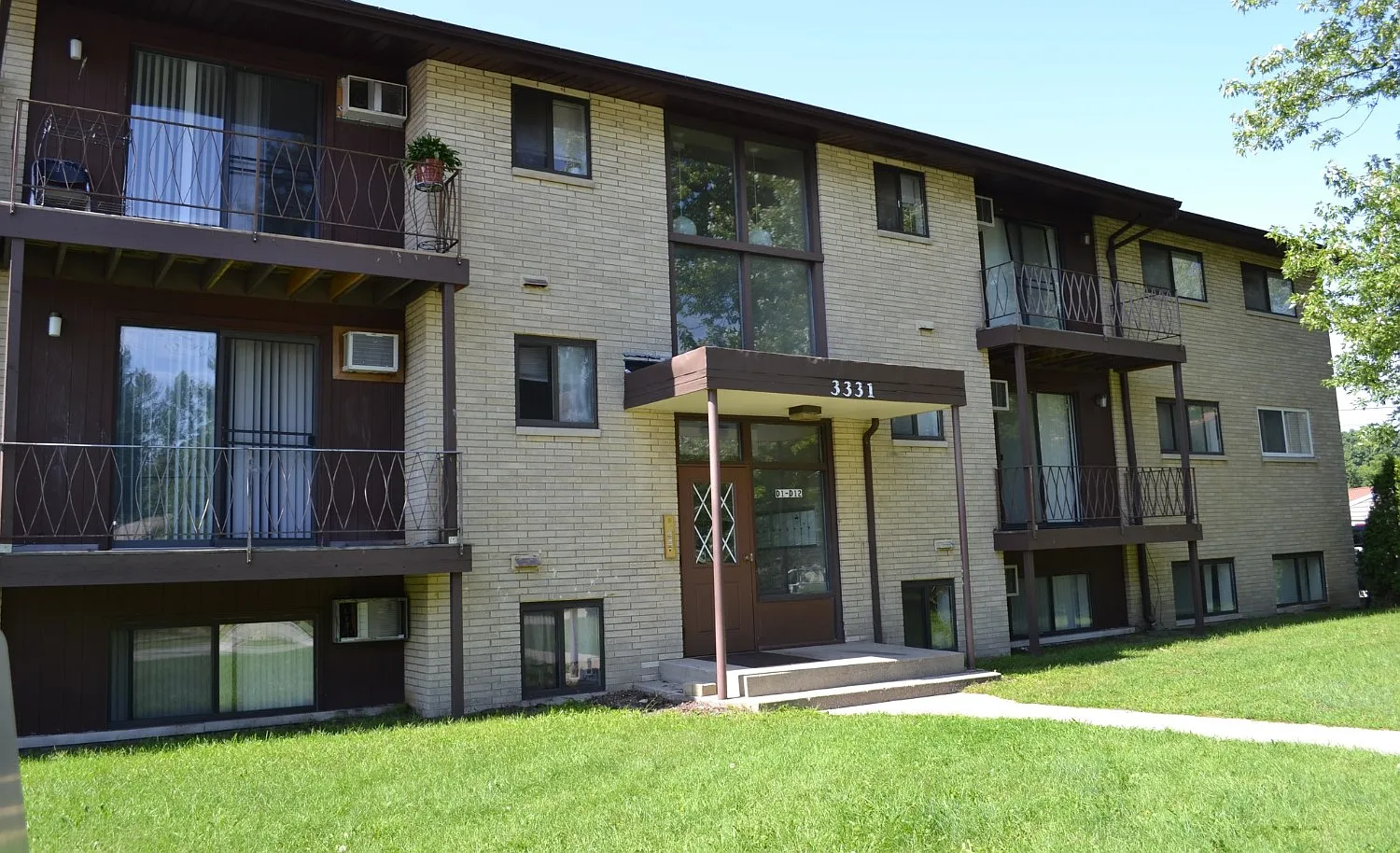 Edgewood Apartments — Photo 3