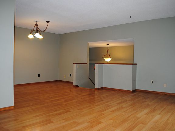 4th image of 798 N Shore Dr
