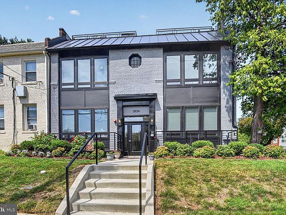 4th image of 3934 10th St NE #3