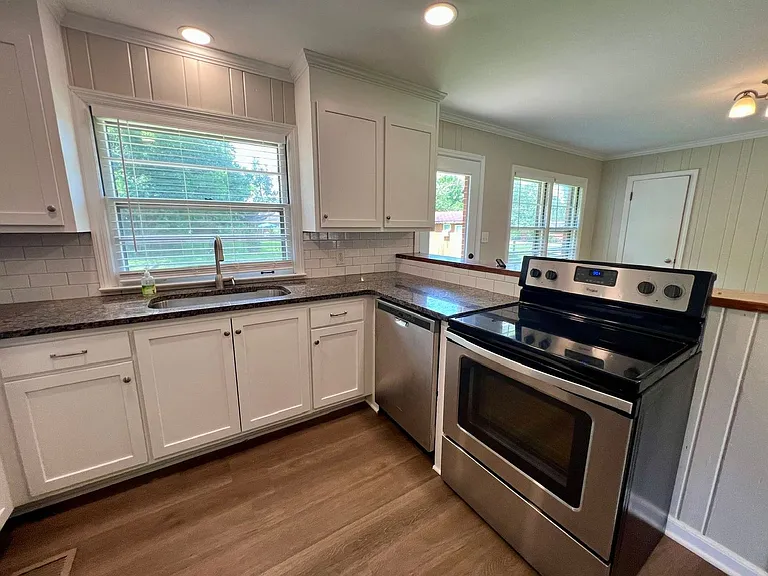 807 Peachtree St — Photo 9