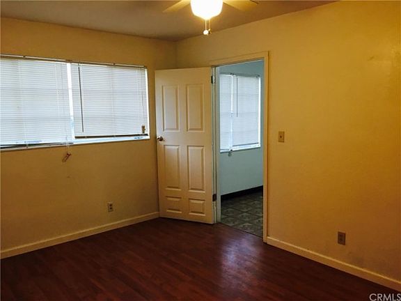 5th image of 21 E Walker St