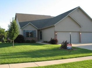 10 Elk Ct, Washington, IL 61571