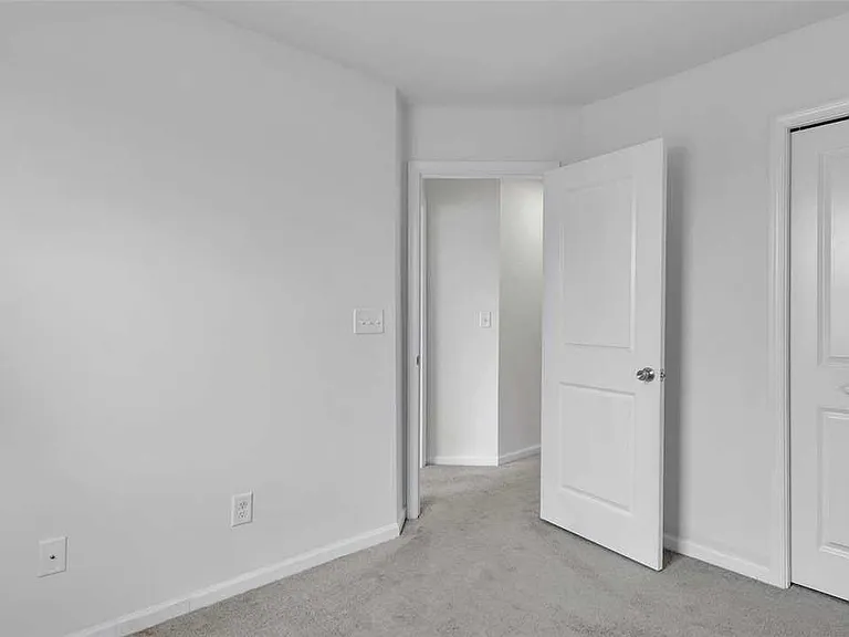 992 Rushing Ln — Photo 4