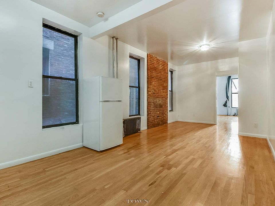 2nd image of 207 E 14th St APT 1B