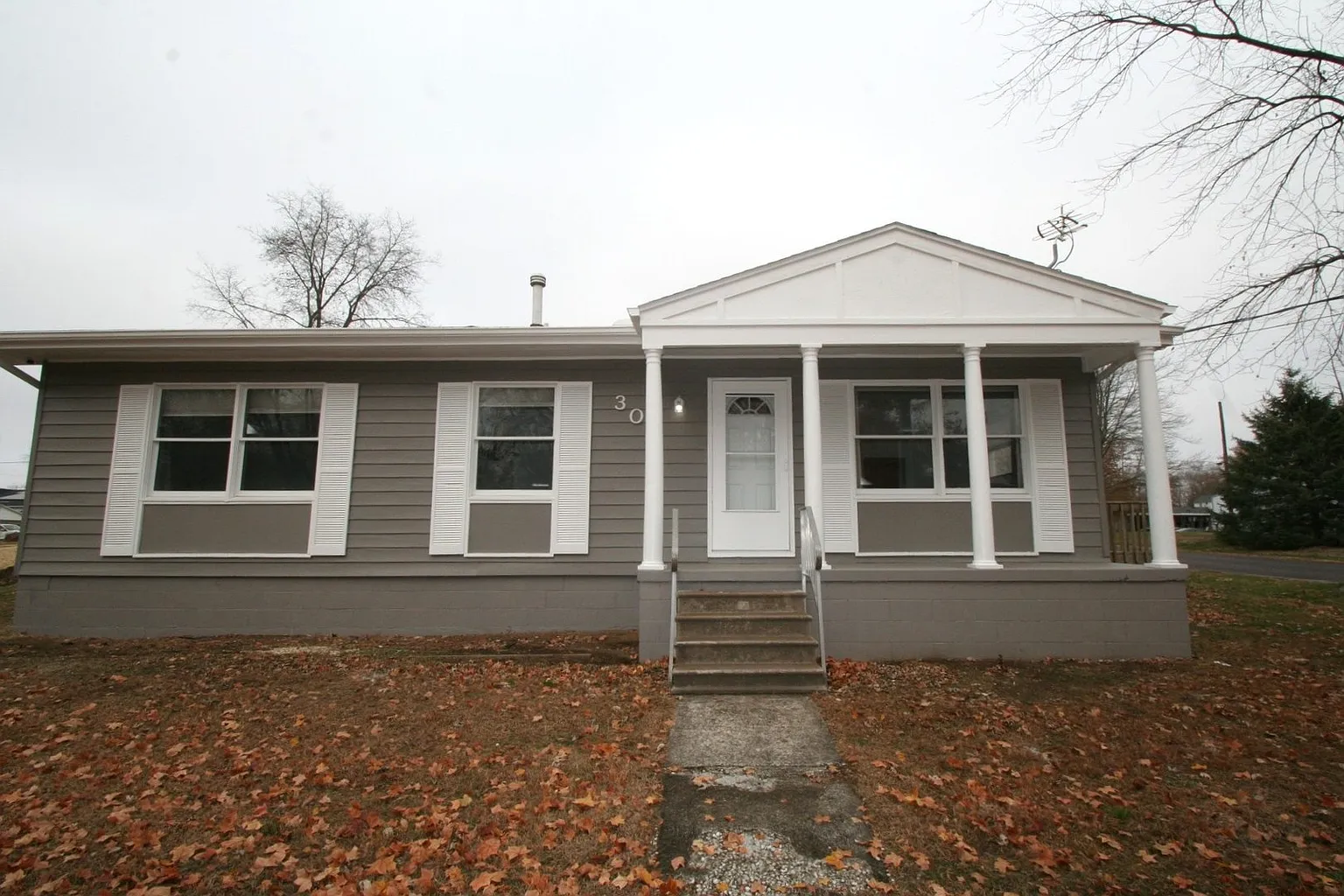 306 E Madison St photo 1