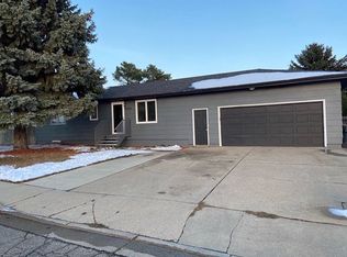4204 39th Ave NW, Mandan, ND 58554