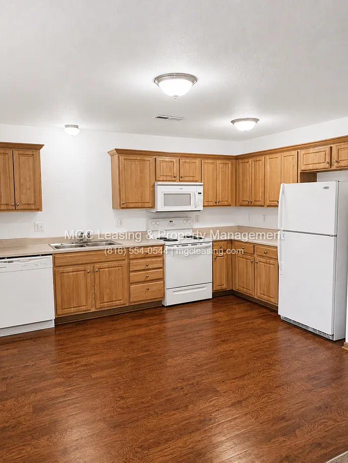 3 bed, 2.0 bath, 1026 sqft, $1,385 — Photo 4