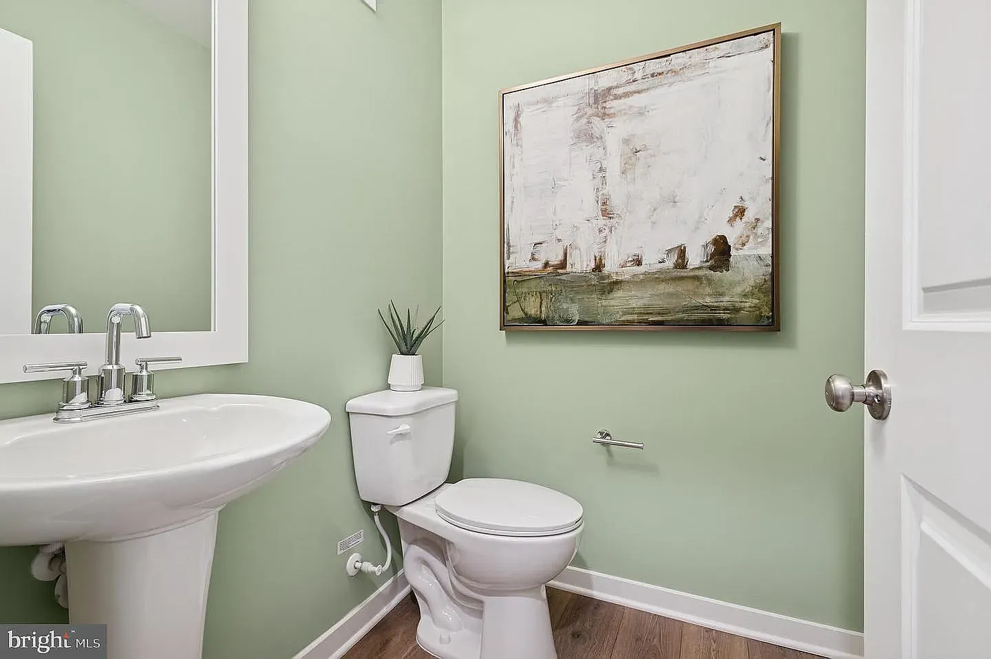 3 bed, 1927 sqft, $3,200 — Photo 4