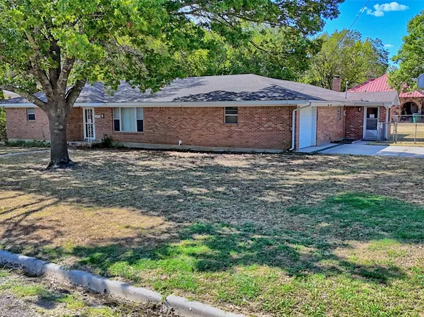 105 E Pecan St, Saint Jo, TX 76265