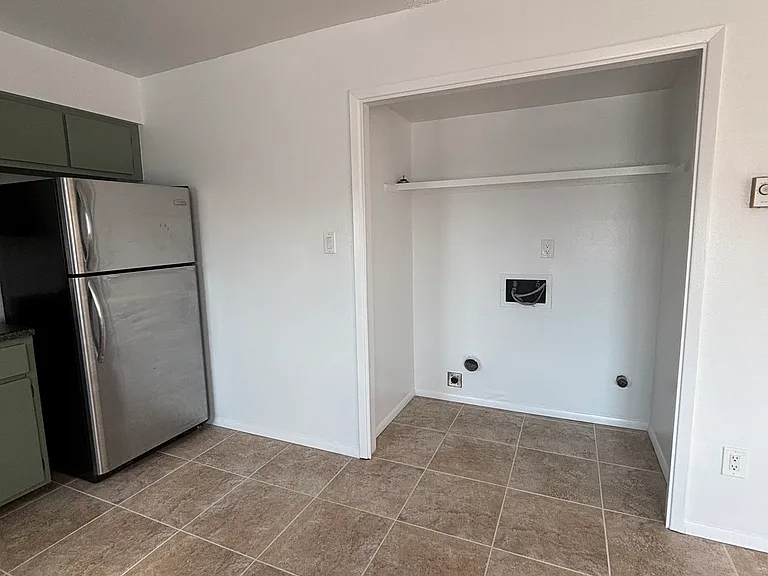 9021 Candelaria Rd NE #A — Photo 7