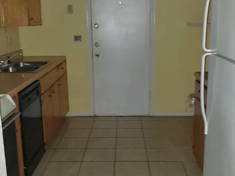 923 Dryden Ave — Photo 6