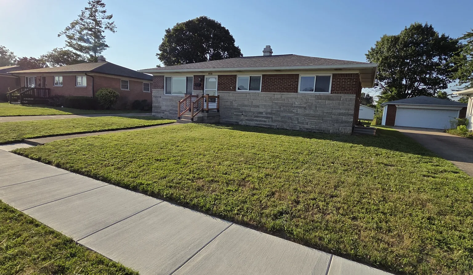 4 bed, 1.5 bath, 2214 sqft, $2,195 — Photo 2