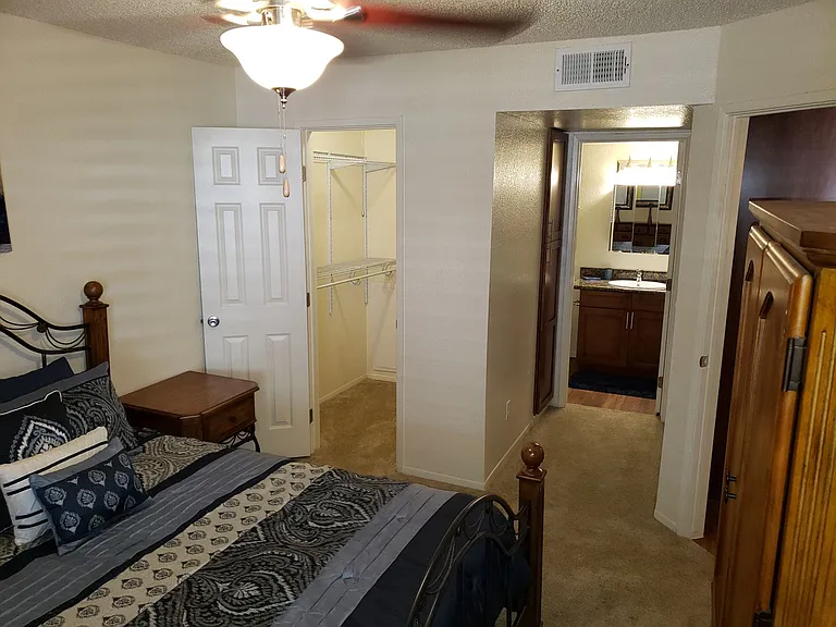 Desert Lakes Apartments — Photo 33