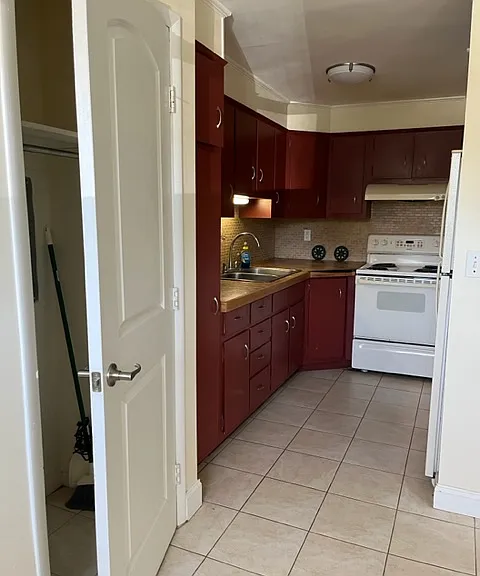 590 Mill Rd #10 — Photo 3
