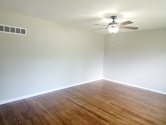 4th image of 2570 Flamingo Dr