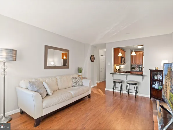 2030 N Adams St APT 909, Arlington, VA 22201