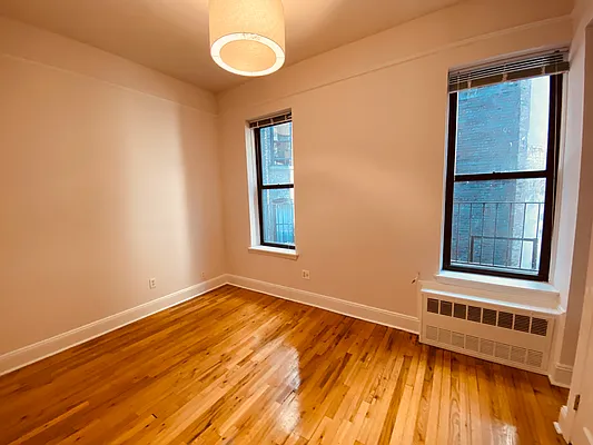 Rented by Metropolis Real Estate of Manhattan | media 18