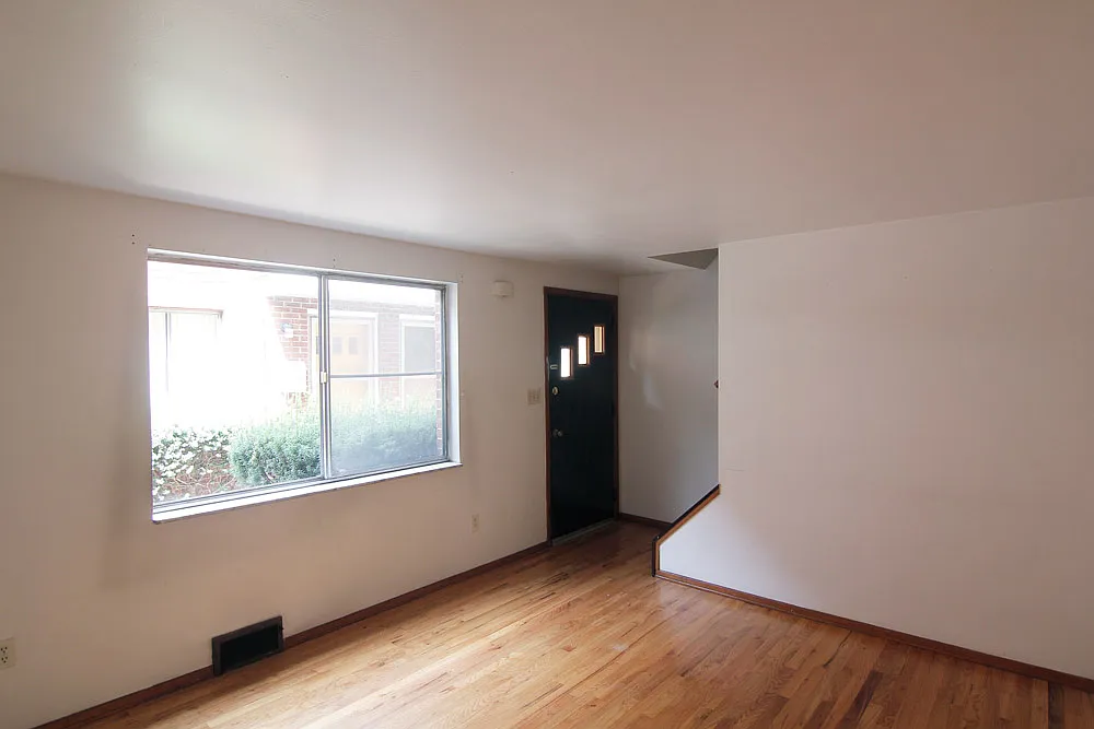 430-432 Franklin Ave — Photo 4