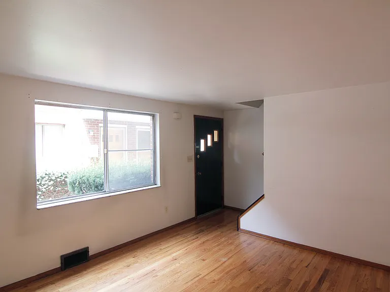 430-432 Franklin Ave — Photo 5