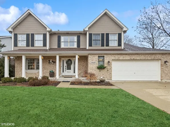 0N638 Lancaster Dr, Winfield, IL 60190