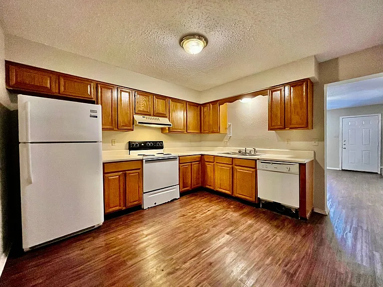 3053 Olympia Dr — Photo 6