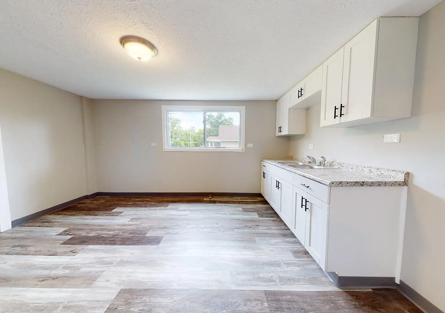 Old Brooklyn - 4 Bedroom Single Family Home — Photo 1