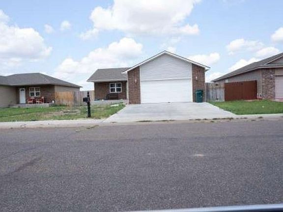 Exterior Neighborhood (street photo)