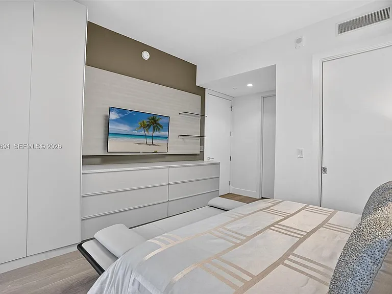 5775 Collins Ave #405 — Photo 12
