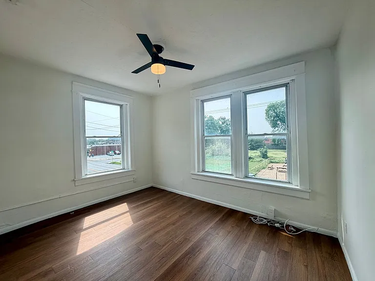 2202 Lexington Ave #A — Photo 10
