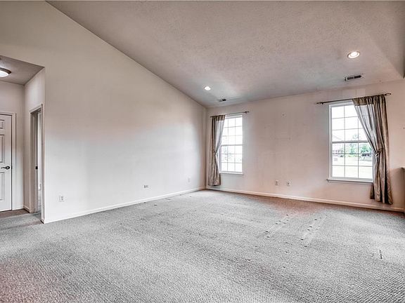 5th image of 34 Markleville Ln