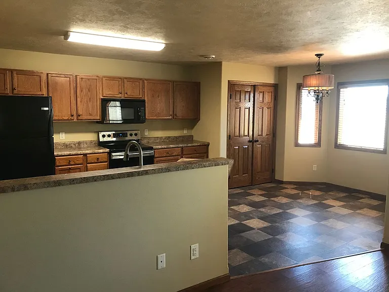 2917 S Purdue Ave — Photo 7