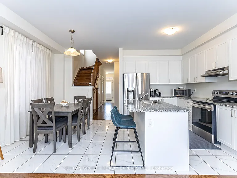 130 Ice Palace Cres — Photo 13
