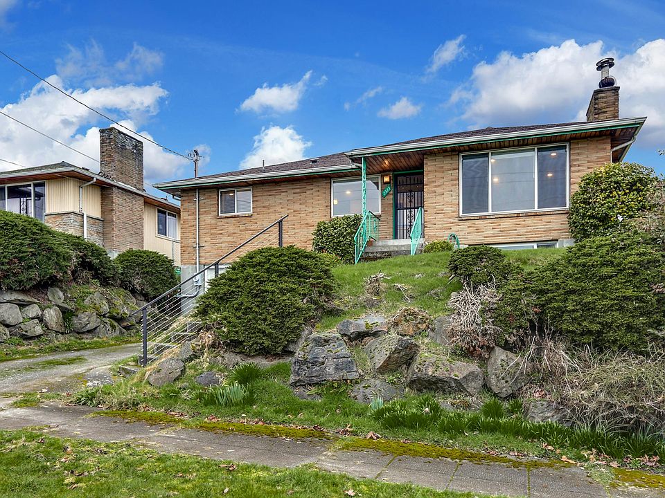 Beautiful Beacon Hill home. EZ walk to Light Rail and convenient cafes and groceries