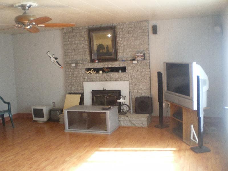 2nd image of 1413 Queen Ave
