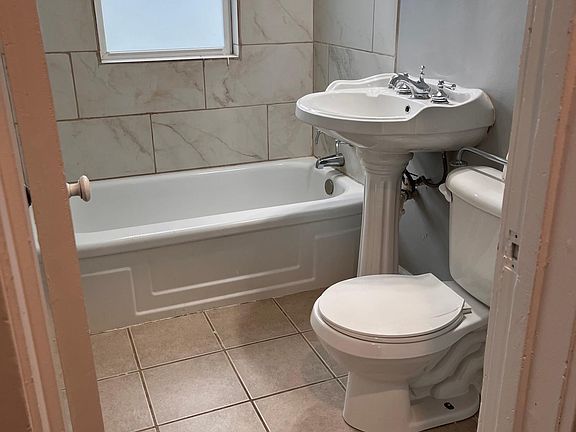 4th image of 3871 Charles St #3871