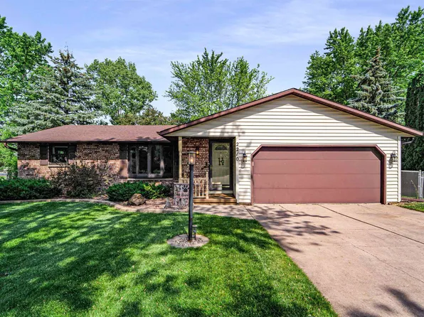 2210 Leisure Ct, Green Bay, WI 54311