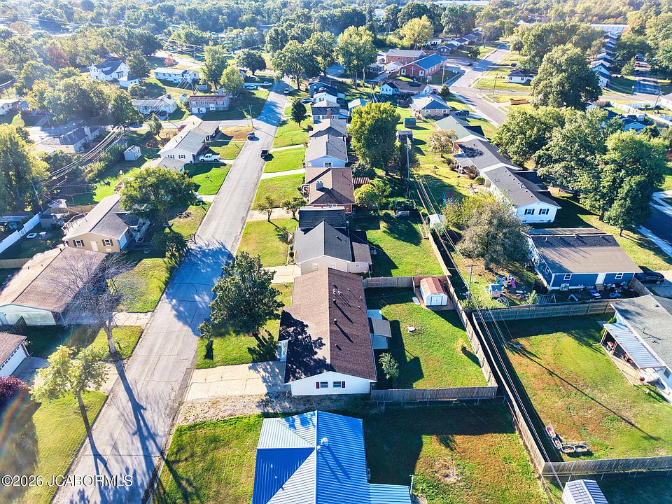 1st image of 915 Concordia St