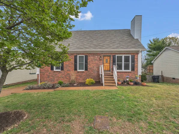 5045 English Village Dr, Nashville, TN 37211