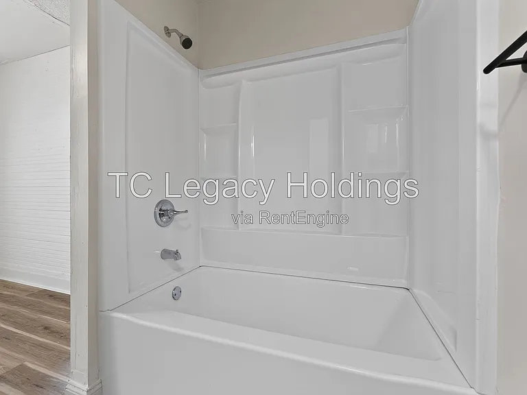 890 Traction St — Photo 29