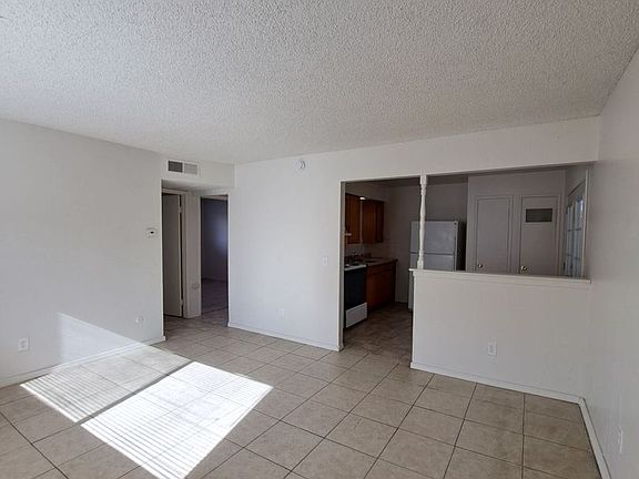 5th image of 1505 E Yale Ave #D