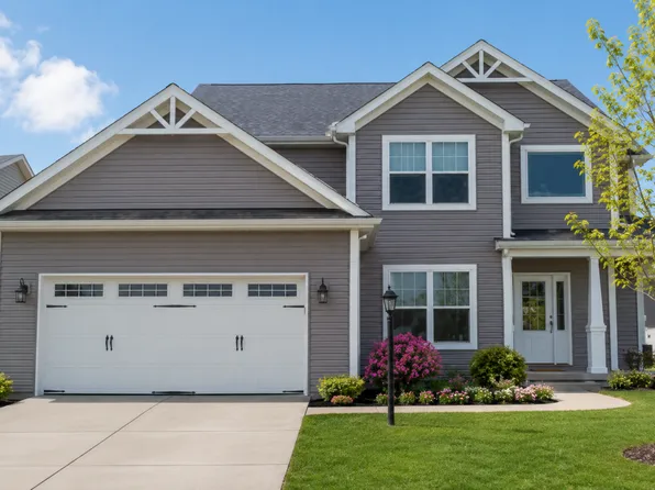 205 Dropseed Dr, Savoy, IL 61874