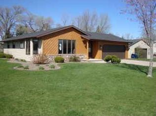 2048 Harbor Lights Rd, Green Bay, WI 54313