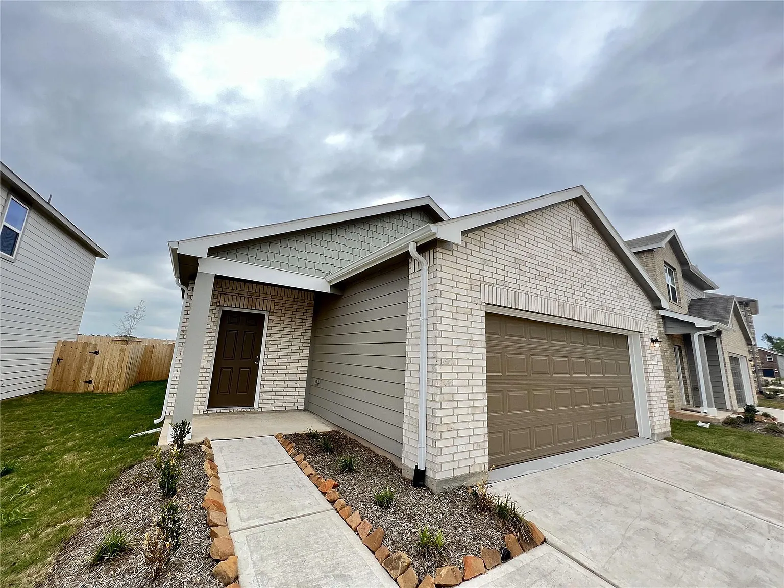 3 bed, 2.0 bath, 1368 sqft, $1,750 — Photo 2